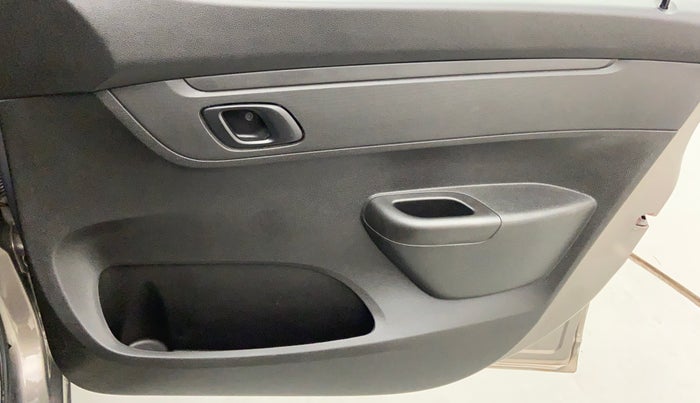 2018 Renault Kwid 1.0 RXT, Petrol, Manual, 32,928 km, Driver Side Door Panels Control