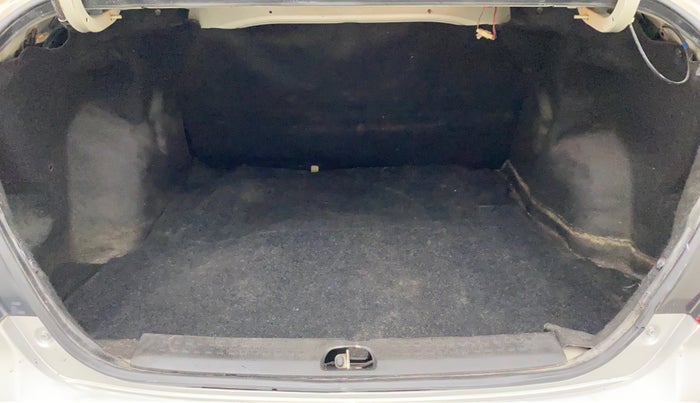 2011 Maruti Swift Dzire LXI, Petrol, Manual, 98,652 km, Boot Inside