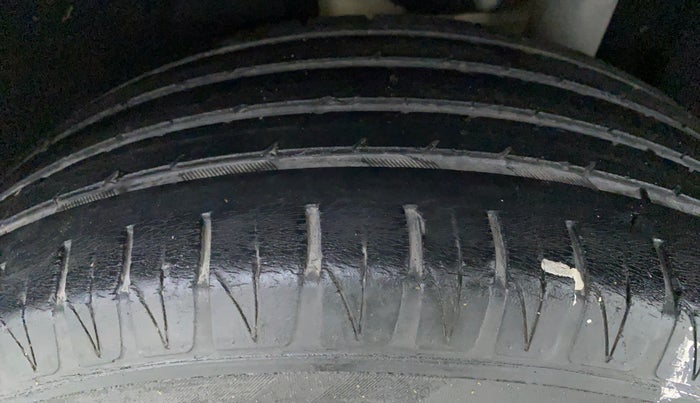 2016 Maruti Vitara Brezza ZDI PLUS, Diesel, Manual, 49,449 km, Left Rear Tyre Tread