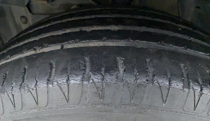 2016 Maruti Vitara Brezza ZDI PLUS, Diesel, Manual, 49,449 km, Left Front Tyre Tread