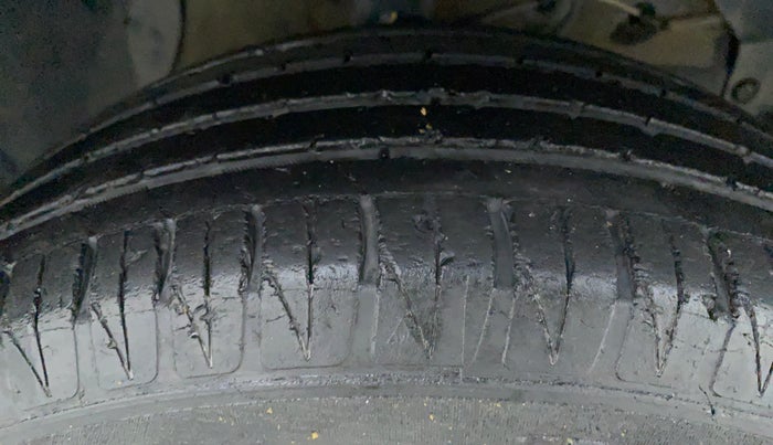 2016 Maruti Vitara Brezza ZDI PLUS, Diesel, Manual, 49,449 km, Right Front Tyre Tread