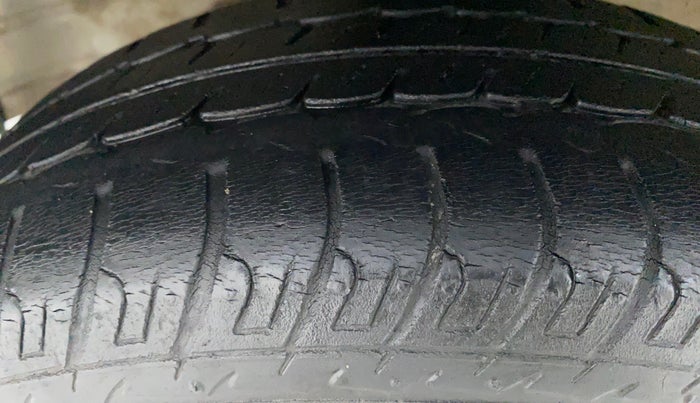 2015 Maruti Wagon R 1.0 VXI, Petrol, Manual, 32,741 km, Left Front Tyre Tread