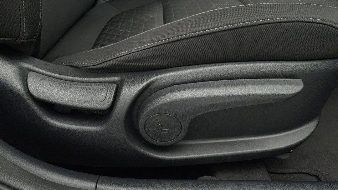 2017 Kia Rio S, Automatic, 100870 km, Drivers Side Adjustment Panel