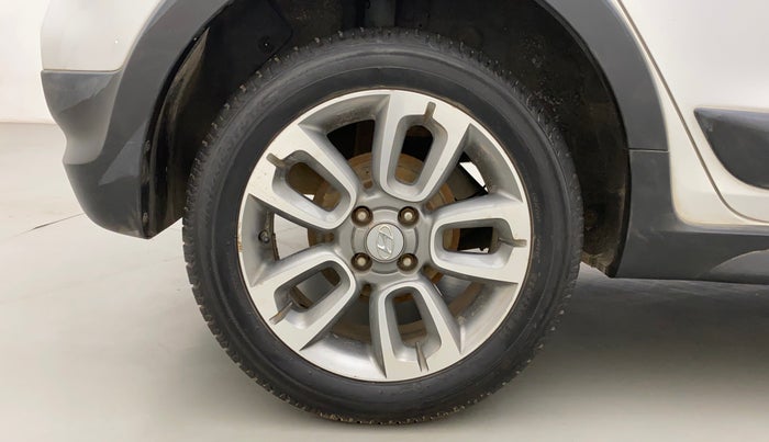 2017 Hyundai i20 Active 1.2 SX DUAL TONE, Petrol, Manual, 52,666 km, Right Rear Wheel