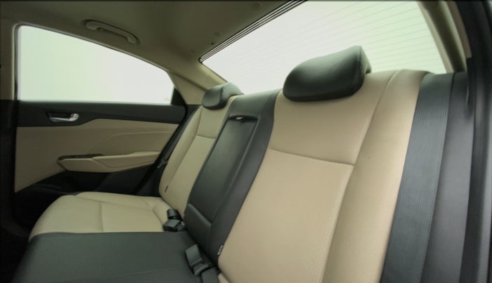 2018 Hyundai Verna 1.6 SX VTVT AT (O), Petrol, Automatic, 16,772 km, Right Side Rear Door Cabin