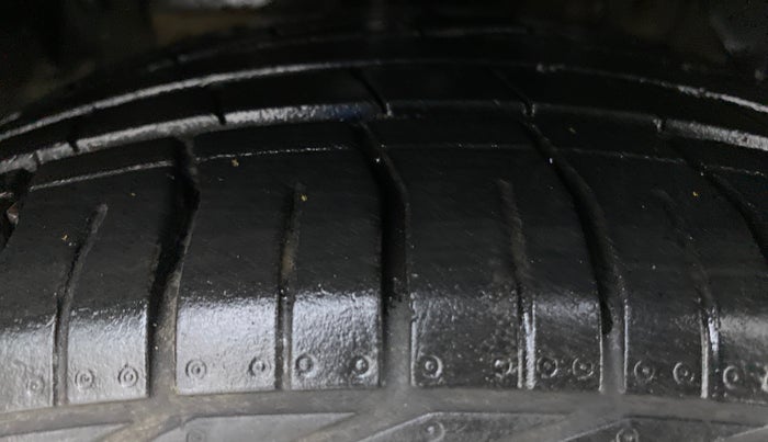 2017 Maruti S Cross ZETA SHVS, Diesel, Manual, 34,454 km, Right Front Tyre Tread