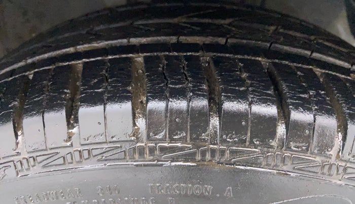 2014 Hyundai i20 ASTA 1.2, Petrol, Manual, 9,404 km, Right Front Tyre Tread