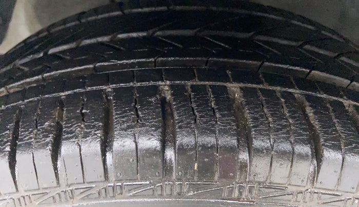 2014 Hyundai i20 ASTA 1.2, Petrol, Manual, 9,404 km, Left Front Tyre Tread