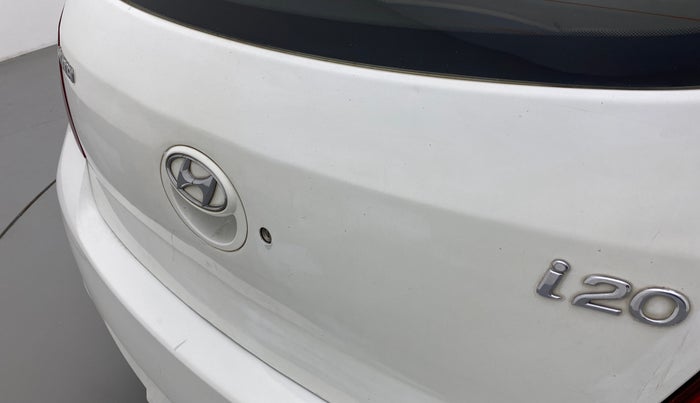2011 Hyundai i20 MAGNA O 1.2, Petrol, Manual, 99,605 km, Dicky (Boot door) - Slightly dented