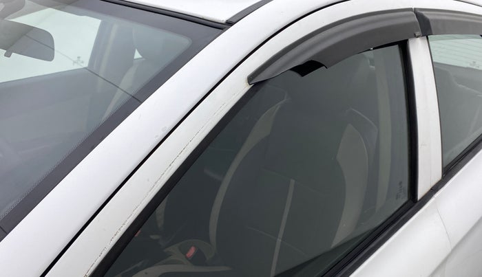 2011 Hyundai i20 MAGNA O 1.2, Petrol, Manual, 99,605 km, Front passenger door - Door visor damaged