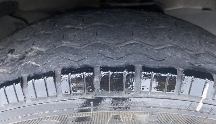 2018 Maruti Eeco 5 STR WITH AC PLUSHTR, Petrol, Manual, 29,607 km, Right Front Tyre Tread