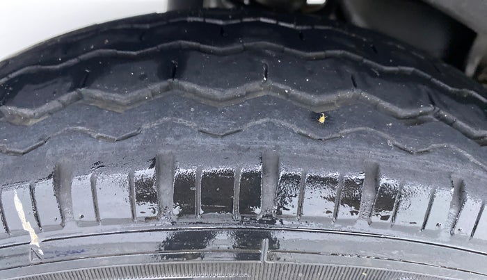 2018 Maruti Eeco 5 STR WITH AC PLUSHTR, Petrol, Manual, 29,607 km, Right Rear Tyre Tread