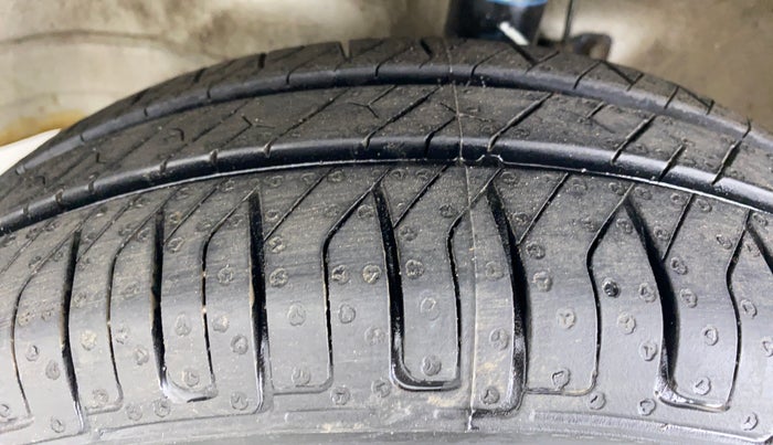 2014 Maruti Wagon R 1.0 VXI, Petrol, Manual, 26,042 km, Left Front Tyre Tread
