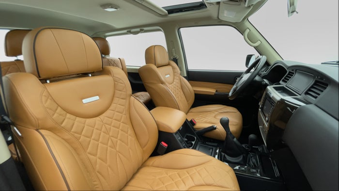 NISSAN PATROL-Right Side Front Door Cabin View