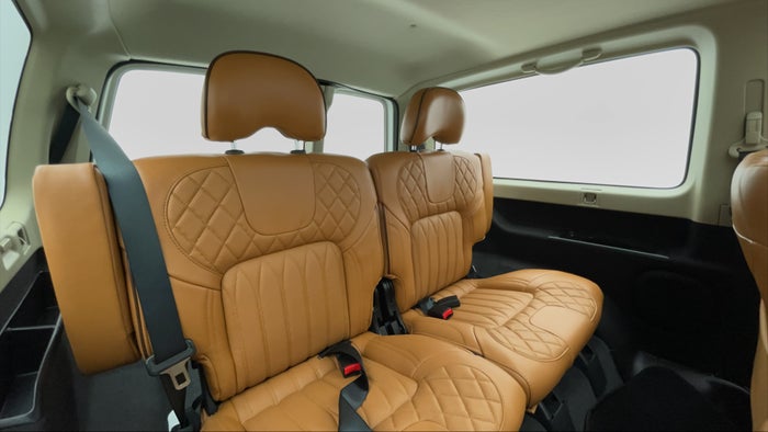 NISSAN PATROL-Right Side Door Cabin View