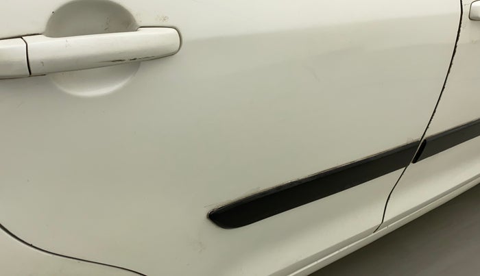 2013 Maruti Swift VXI, CNG, Manual, 91,677 km, Right rear door - Minor scratches
