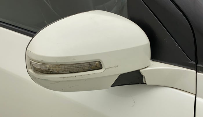 2013 Maruti Swift VXI, CNG, Manual, 91,677 km, Right rear-view mirror - Cover has minor damage