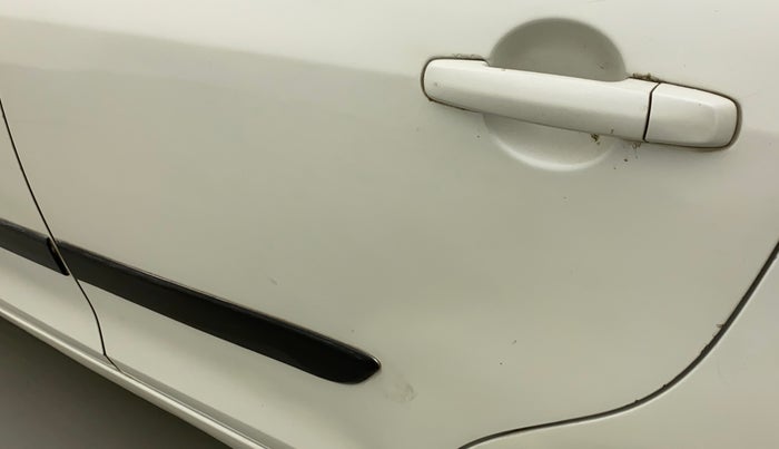2013 Maruti Swift VXI, CNG, Manual, 91,677 km, Rear left door - Minor scratches