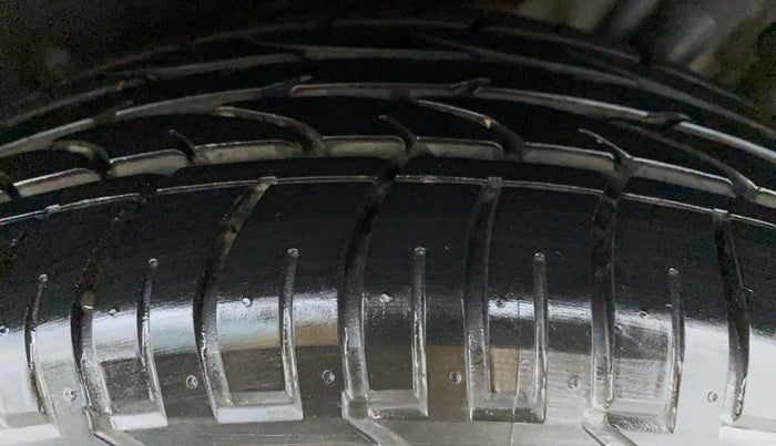 2018 Mahindra MARAZZO M8 7 STR, Diesel, Manual, 7,435 km, Left Rear Tyre Tread