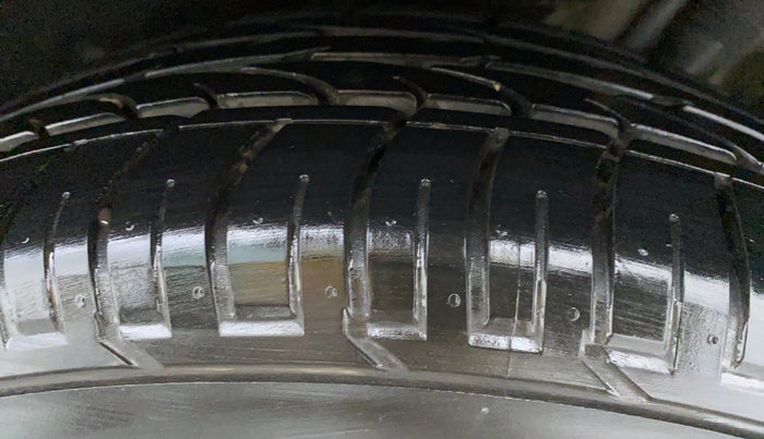 2018 Mahindra MARAZZO M8 7 STR, Diesel, Manual, 7,435 km, Right Rear Tyre Tread