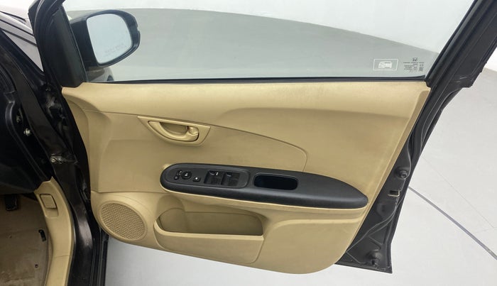 2015 Honda Amaze 1.2L I-VTEC SX, Petrol, Manual, 43,848 km, Right front window switch / handle - Power window makes minor noise