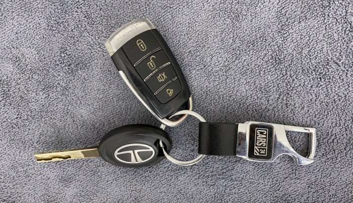 2021 Tata ALTROZ XE DIESEL, Diesel, Manual, 14,640 km, Lock system - Remote key not functional