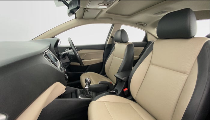 2019 Hyundai Verna 1.6 SX VTVT (O), Petrol, Manual, 29,414 km, Right Side Front Door Cabin