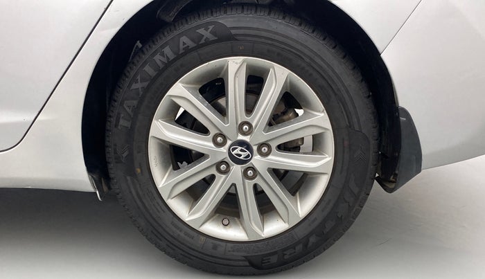 2015 Hyundai New Elantra 1.6 SX AT DIESEL, Diesel, Automatic, 1,07,335 km, Left Rear Wheel