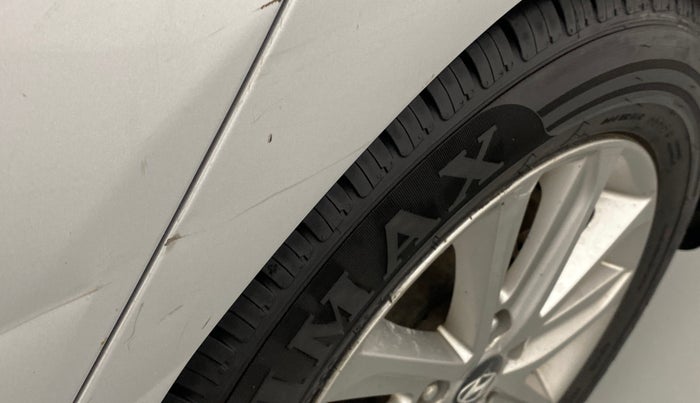 2015 Hyundai New Elantra 1.6 SX AT DIESEL, Diesel, Automatic, 1,07,335 km, Left quarter panel - Minor scratches