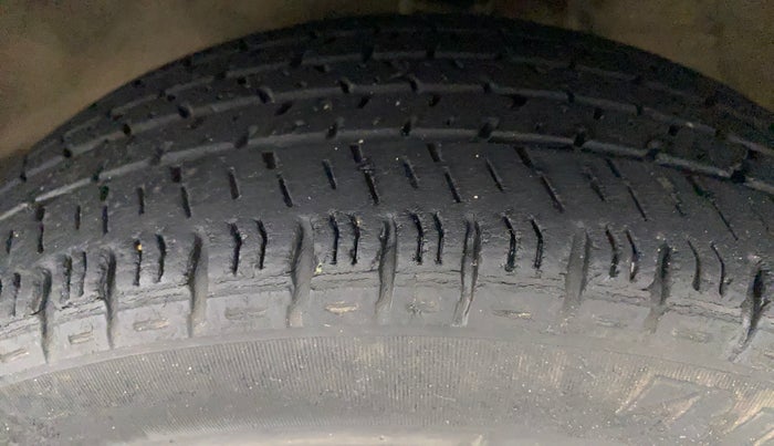 2015 Maruti Alto K10 VXI, Petrol, Manual, 70,158 km, Left Front Tyre Tread