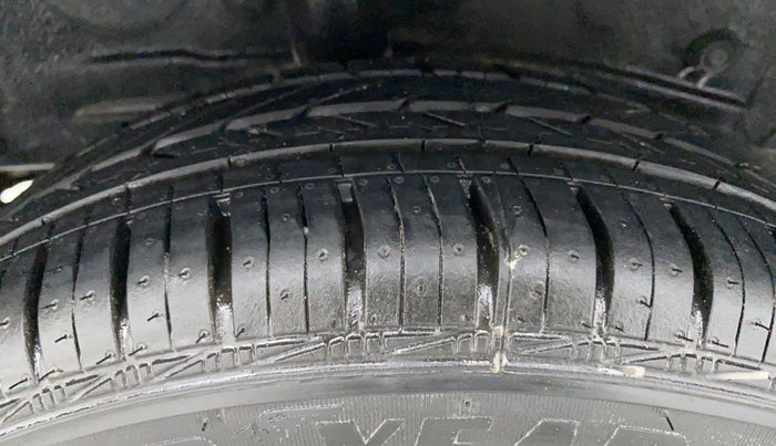 2013 Toyota Etios Liva G, Petrol, Manual, 64,652 km, Right Rear Tyre Tread