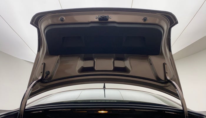 2015 Volkswagen Vento HIGHLINE TDI AT, Diesel, Automatic, 60,597 km, Boot Door Open