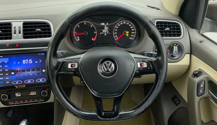 2015 Volkswagen Vento HIGHLINE TDI AT, Diesel, Automatic, 60,597 km, Steering Wheel Close Up