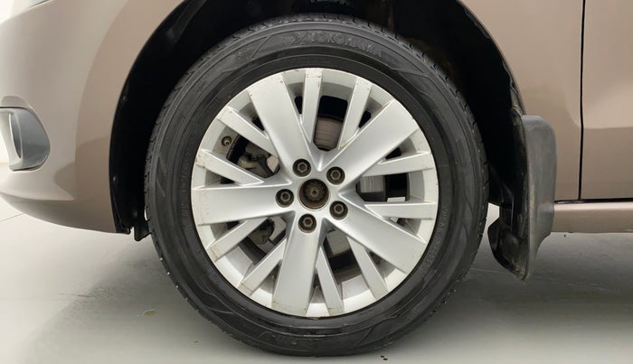 2015 Volkswagen Vento HIGHLINE TDI AT, Diesel, Automatic, 60,597 km, Left Front Wheel
