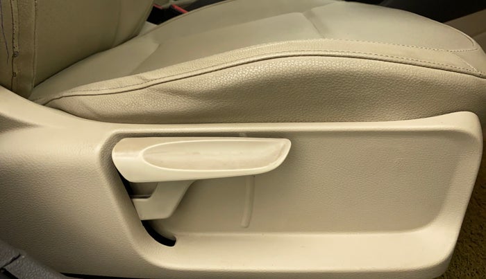 2015 Volkswagen Vento HIGHLINE TDI AT, Diesel, Automatic, 60,597 km, Driver Side Adjustment Panel