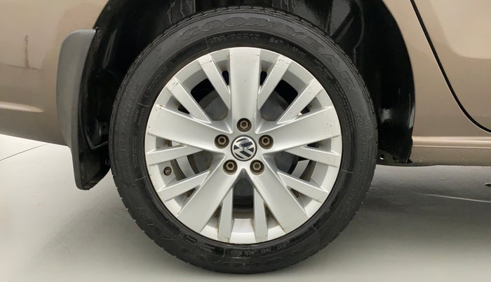 2015 Volkswagen Vento HIGHLINE TDI AT, Diesel, Automatic, 60,597 km, Right Rear Wheel