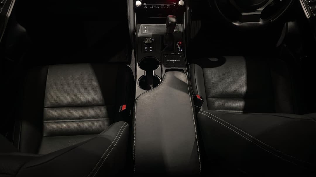 2021 Lexus Is300h Luxury Hybrid, Automatic, 55715 km, Center Console