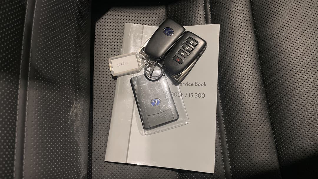 2021 Lexus Is300h Luxury Hybrid, Automatic, 55715 km, Key Close-up
