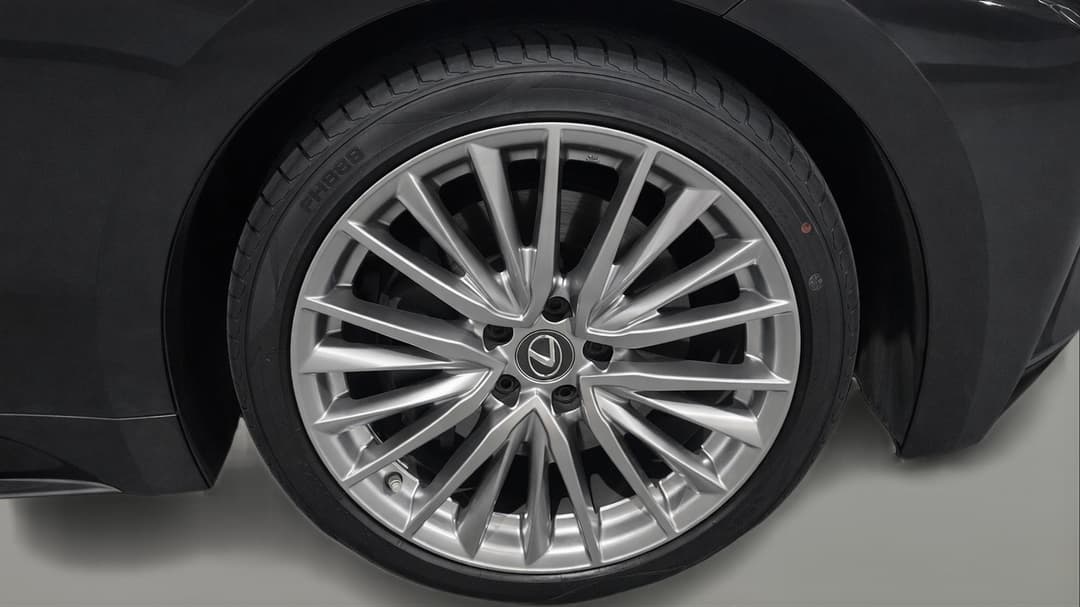 2021 Lexus Is300h Luxury Hybrid, Automatic, 55715 km, Right Front Wheel