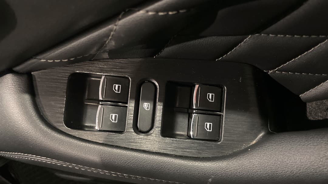 2024 GWM Ute Cannon Vanta (4x4), Automatic, 35340 km, Drivers Side Door Panel Controls