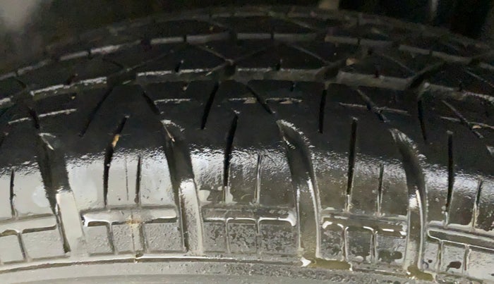 2016 Maruti Swift LXI, Petrol, Manual, 48,565 km, Left Rear Tyre Tread