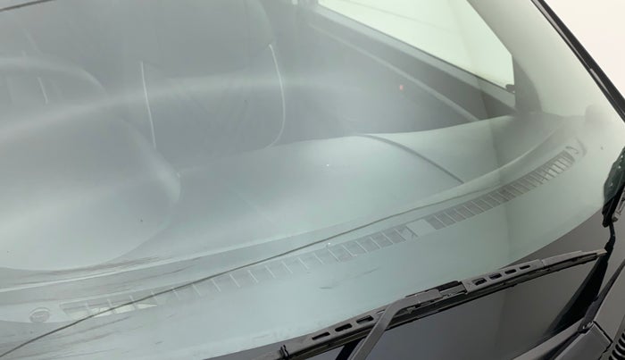 2016 Maruti Swift LXI, Petrol, Manual, 48,565 km, Front windshield - Minor spot on windshield