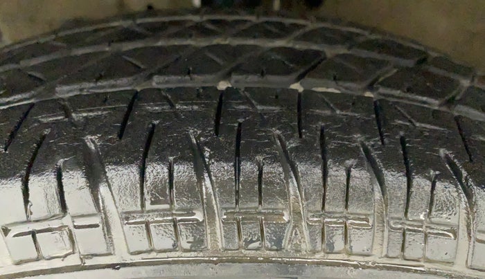 2016 Maruti Swift LXI, Petrol, Manual, 48,565 km, Left Front Tyre Tread