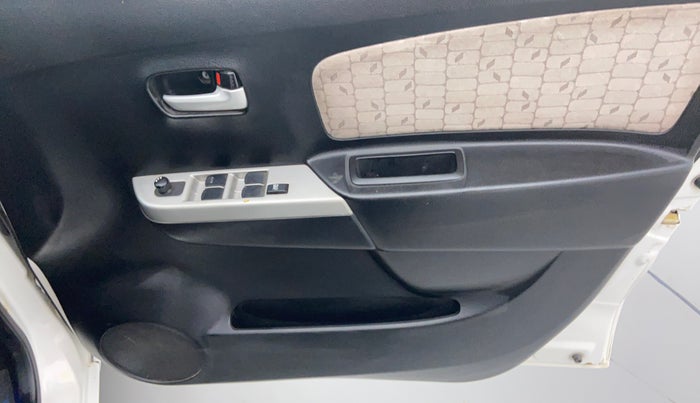 2014 Maruti Wagon R 1.0 VXI, Petrol, Manual, 98,406 km, Driver Side Door Panel Controls