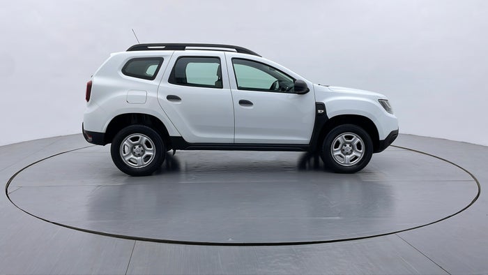 RENAULT DUSTER-Right Side View