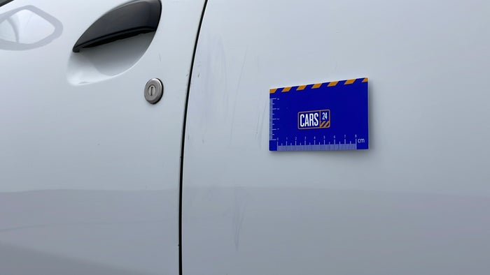 RENAULT DUSTER-Door Exterior LHS Rear Scratch