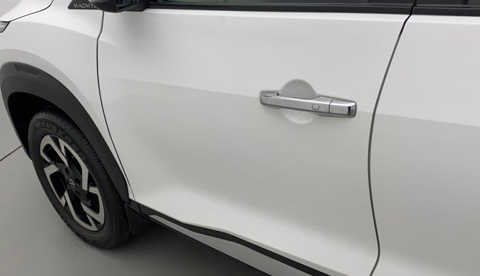 2022 Nissan MAGNITE XV MT, Petrol, Manual, 19,741 km, Front passenger door - Slightly dented