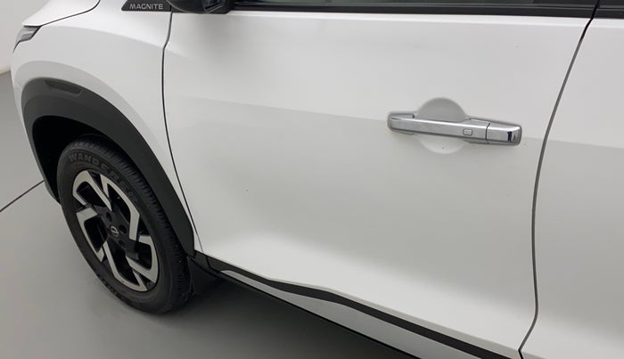 2022 Nissan MAGNITE XV MT, Petrol, Manual, 19,741 km, Front passenger door - Minor scratches