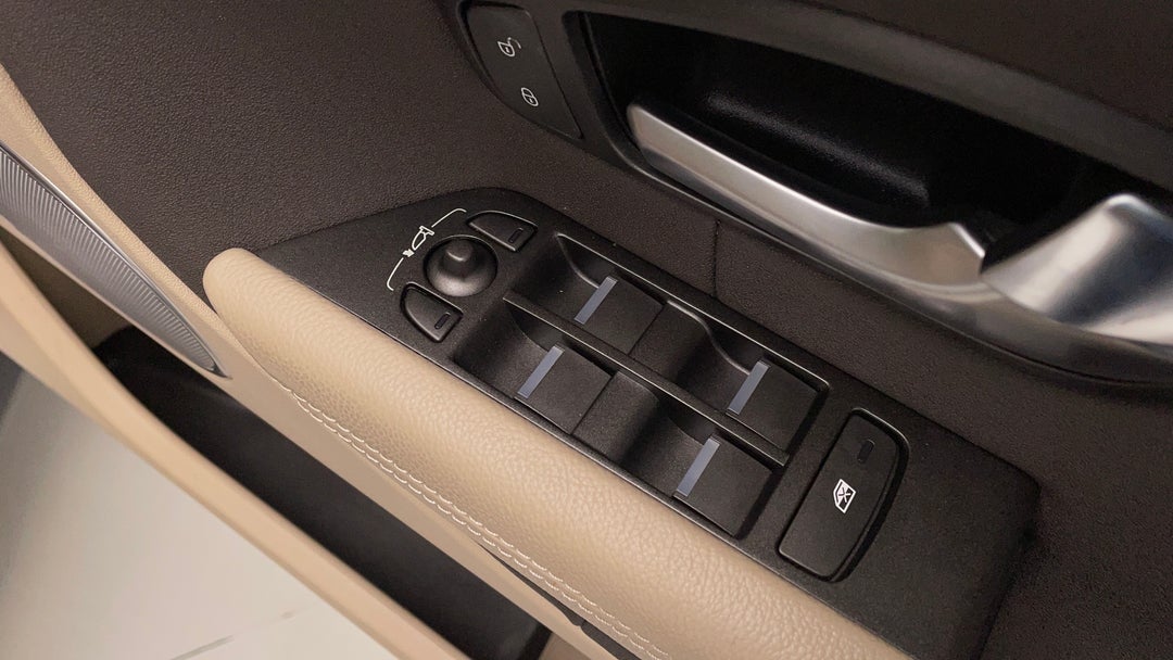 2018 Range Rover Evoque Td4 150 Se, Automatic, 70201 km, Drivers Side Door Panel Controls