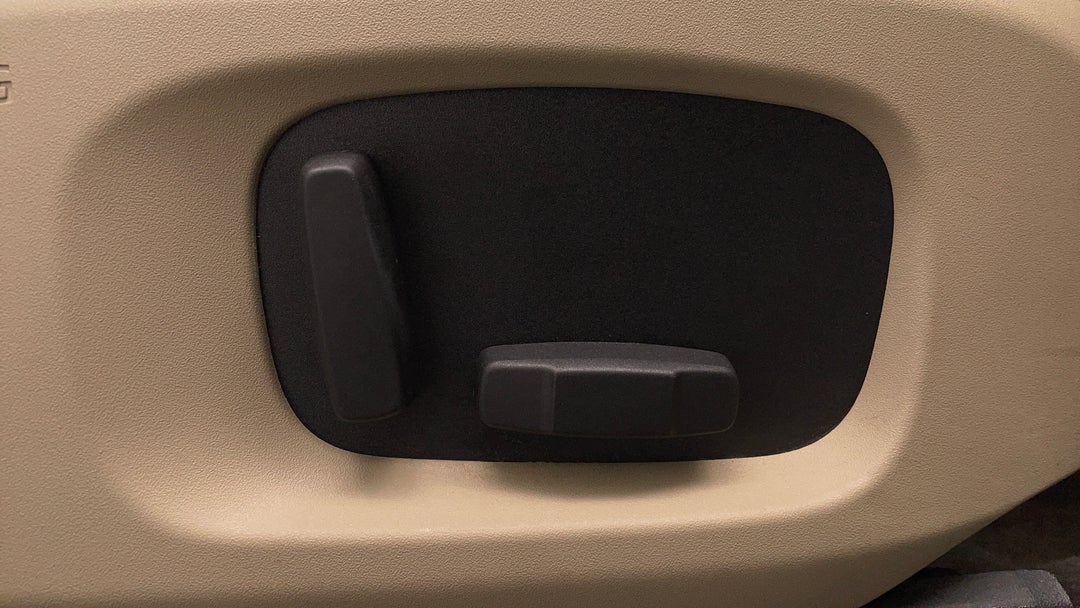 2018 Range Rover Evoque Td4 150 Se, Automatic, 70201 km, Drivers Side Adjustment Panel